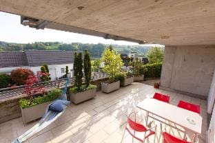 Hilltop-house, near train, city center & airport Apartment in Canton of Zurich