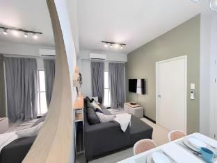 Cozy 2BR Garden View near Airport | WFH & Leisure Apartment in Muntinlupa