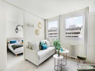 Charming apartment - 2BR6P - Faubourg-du-Roule Apartment in Paris
