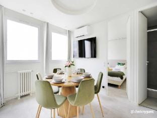 Charming apartment - 2BR6P - Faubourg-du-Roule Apartment in Paris