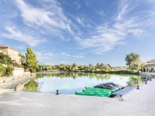 House for 8 people with private garden and terrace Apartment in Mallemort