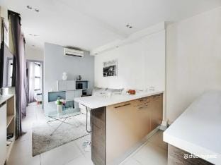 Cosy apartment - 1BR4P - EuropeSaint-Lazare Apartment in Paris