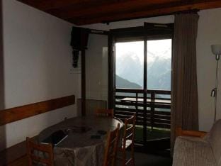 Apartment in Eclose near Alpe Express Lift Apartment in Huez