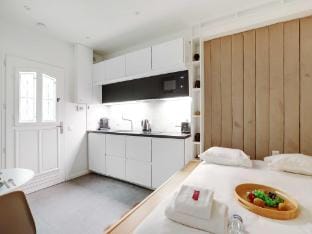Intimate studio - 2P - Arts et MACtiersRACpublique Apartment in Paris