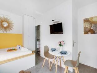 Intimate studio - 2P - Arts et MACtiersRACpublique Apartment in Paris