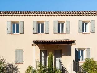 Vacation Home in Provence with Wave Pool Apartment in Mallemort