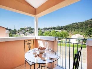 Holiday studio for 2 Apartment in Gréoux-les-Bains