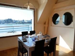Rooms for 6 People Apartment in Étel