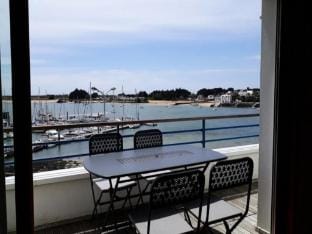 Rooms for 6 People Apartment in Étel