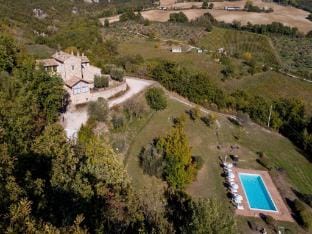 Apartment in a farmhouse with swimming pool Apartment in Umbria