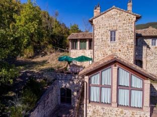 Apartment in a farmhouse with swimming pool Apartment in Umbria