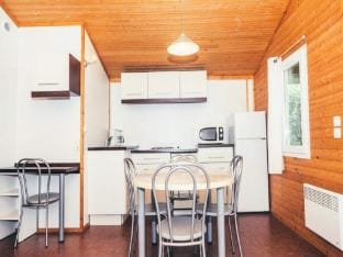 Chalet at Lac de Miel with Heated Pool Apartment in Nouvelle-Aquitaine