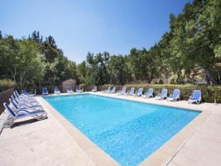 Rooms 4 People Apartment in Gordes