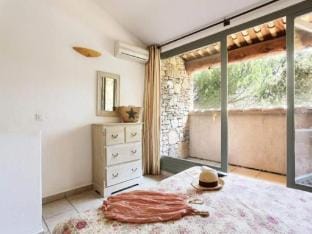 Rooms 4 People Apartment in Gordes