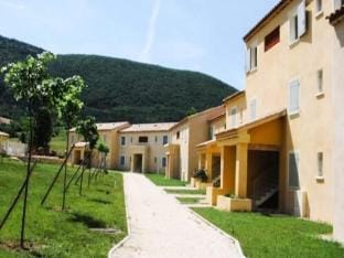 Rooms 4 People Apartment in Provence