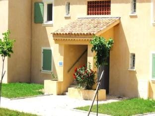 Rooms 4 People Apartment in Provence