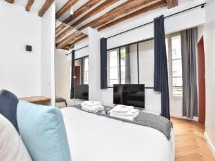 Authentic apartment - 1BR4P - MaraisRepublique Apartment in Paris