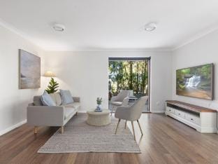Stylish 3-Bed Newport Stay with Balcony Apartment in Pittwater Council