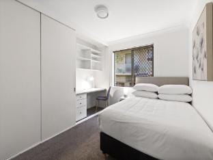 Stylish 3-Bed Newport Stay with Balcony Apartment in Pittwater Council