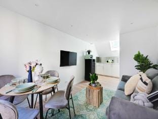 Charming studio - 1BR4P- Kremlin-Bicetre Apartment in Île-de-France