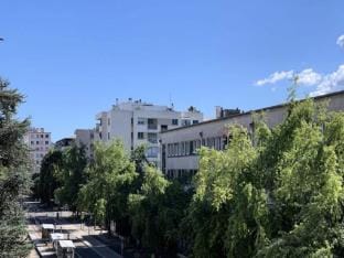 The Contemporary 6 beds Wifi Tram Apartment in Grenoble