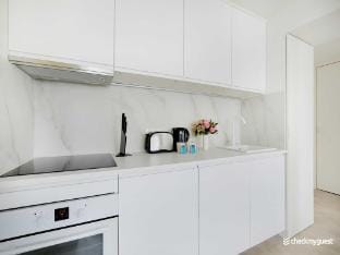 Elegant apartment - 2BR6P - Faubourg-du-Roule Apartment in Paris