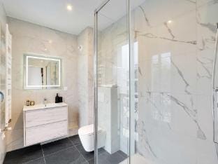Studio Sleek  Refined - Levallois-Perret Apartment in Levallois-Perret