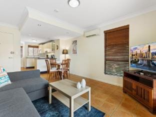 Charming 2-Bed Apartment with City Views Apartment in Kangaroo Point