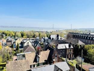 Seine Bay View Parking Pont De Normandie Apartment in Honfleur
