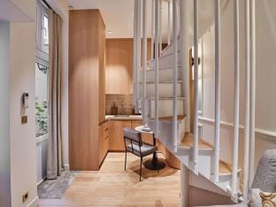 Stunning AC duplex apartment - Champs Elysees Apartment in Paris