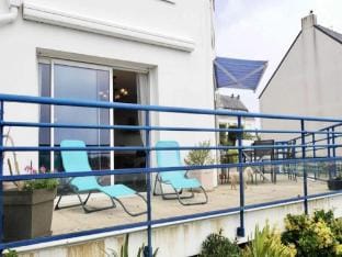 Rooms for 5 People Apartment in Étel
