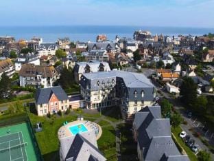 room apartment for 4 people Apartment in Benerville-sur-Mer