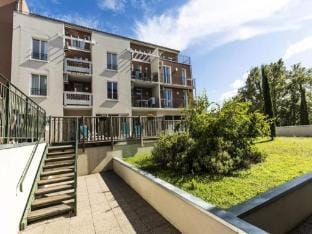 Apartment in Greoux-les-Bains with Pools Apartment in Gréoux-les-Bains