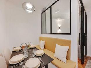 Charming apartment - 2BR6P - Gare Saint-Lazare Apartment in Paris