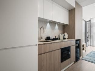 Chic Studio Stay Near Cafes and Coastline Apartment in Perth