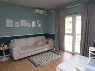 Garden Oasis - Kastel Luksic - One Bedroom Apartment with Balcony Apartment in Split-Dalmatia County