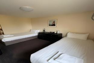 GO2 Gloucester Hotel by OYO  Standard Twin Apartment in Gloucester