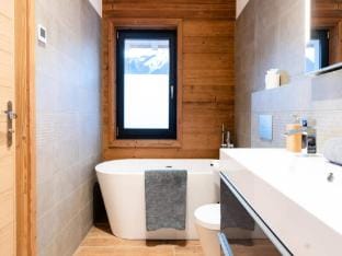 Chalet Rosiers, Magnificent view, Spa and Jacuzzi Apartment in Montriond