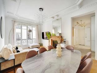 Beautiful Apt - 2BD4P - 16emeAvenue Foch Apartment in Paris