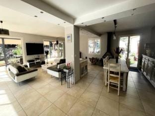 Houses  Villas for 8 People Apartment in Lambesc
