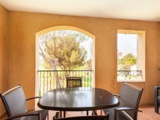 Lovely apartment for 4 people Apartment in Mallemort
