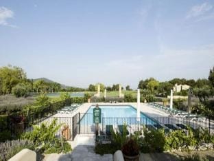Lovely apartment for 4 people Apartment in Mallemort