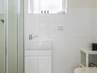 Seaside 1-Bed Stay Near Cafes  Attractions Apartment in Saint Kilda