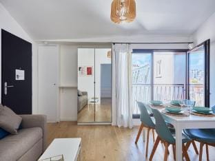 Apartment Boulogne facing the Passage Apartment in Paris
