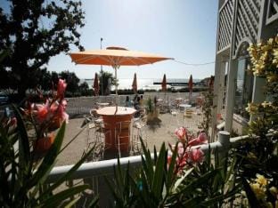Studio Cabin 23 People Sea or Pool View Apartment in Fouras