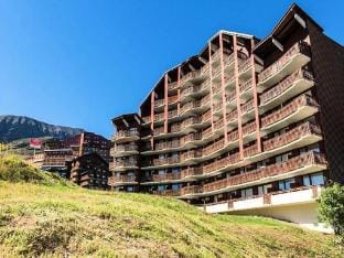 Chalet in Huez with Stunning Mountain Views Apartment in Huez