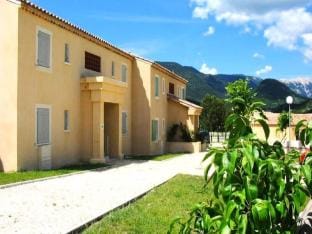 Rooms 6 People Apartment in Provence