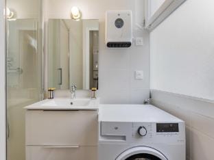 Modern apartment - 2BR6P - Canal St-Martin Apartment in Paris