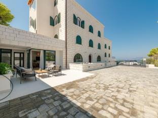 Apartment with pool and hot tub Apartment in Cavtat