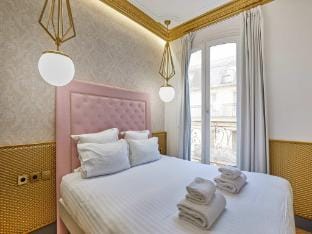 Sublim AC-3 BDR MontaigneArc de Triomphe Apartment in Paris